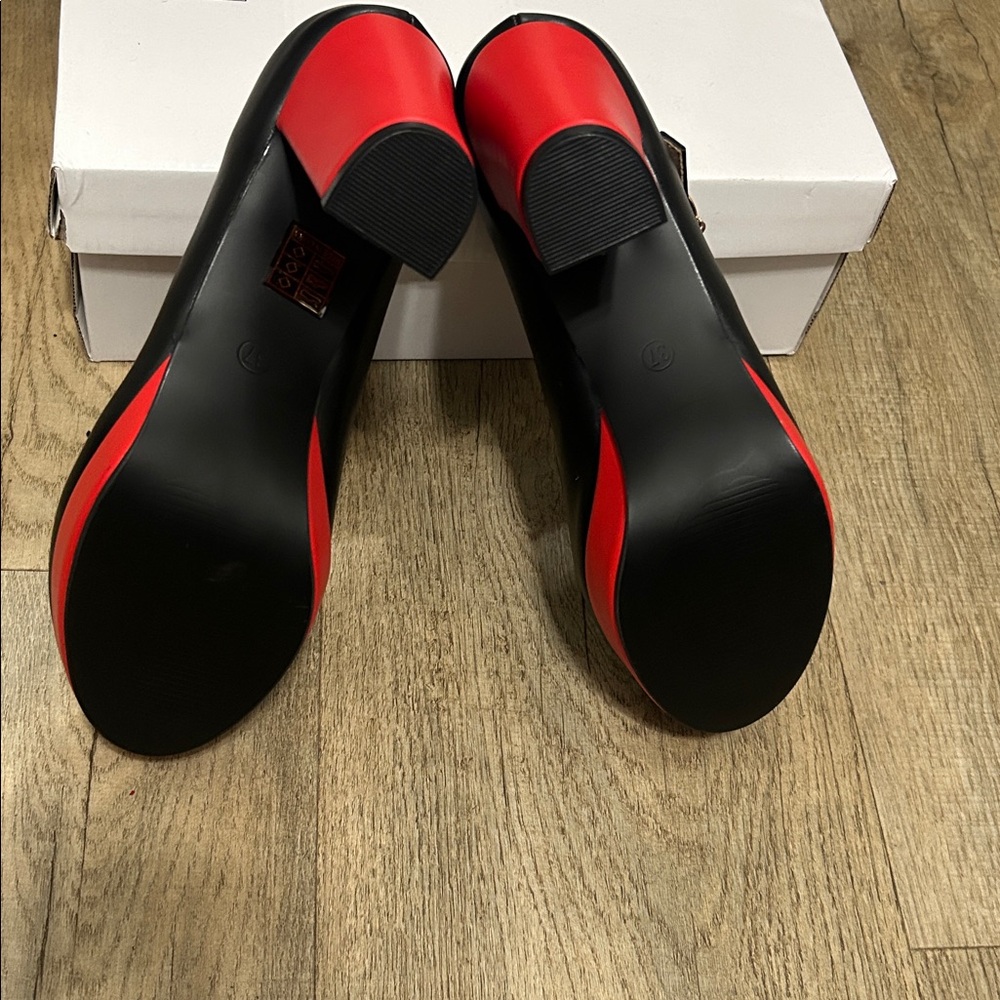 Elegant Black and Red Women's Heels - Picture 3 of 6